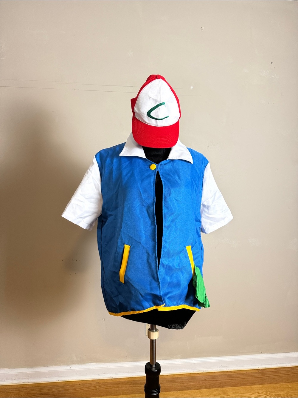 Ash Ketchum Adult Cosplay Costume Size Small Jacket + Hat Pokémon Trainer